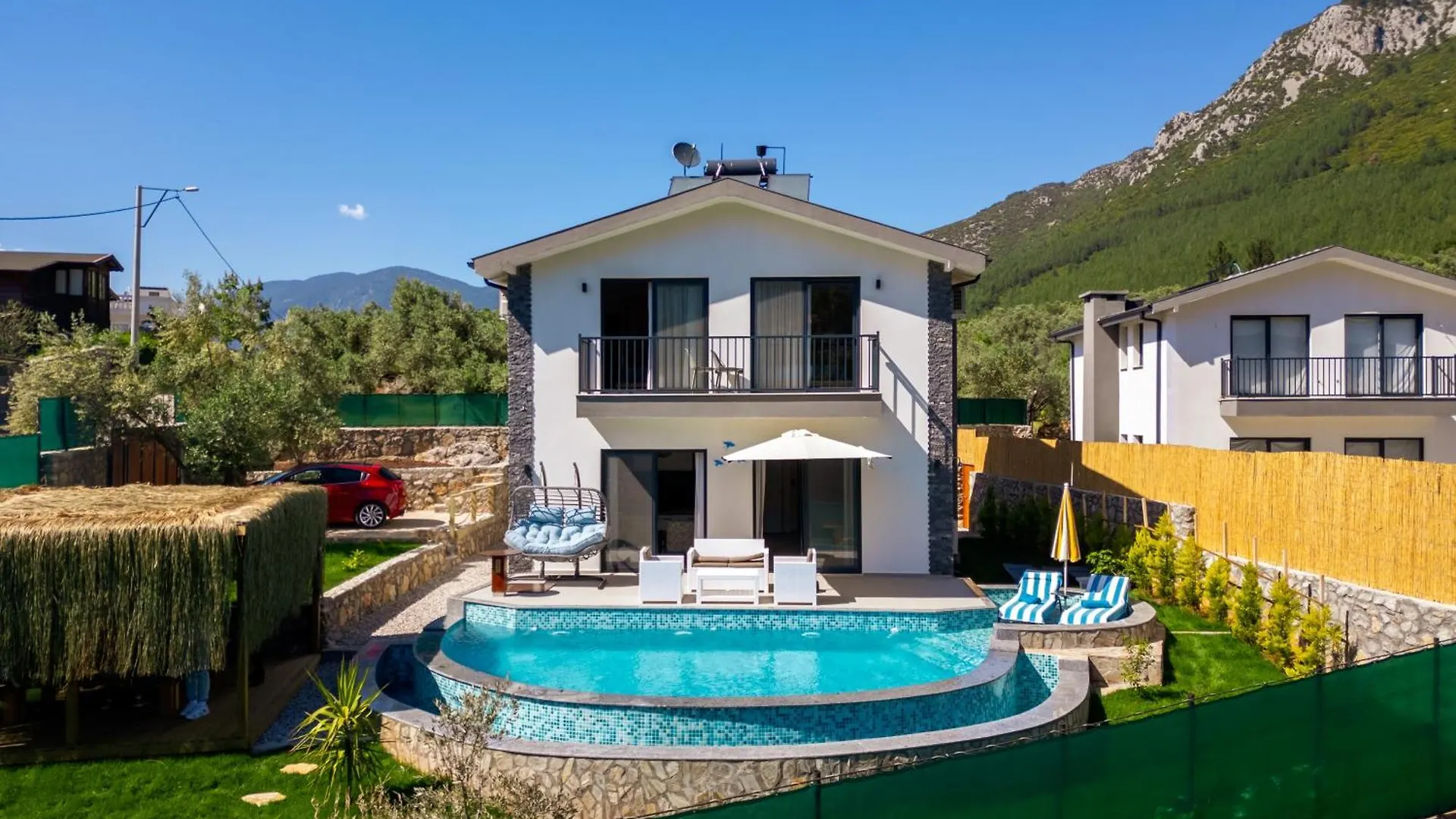 Loop House - Luxury Villa With Pool In Yesiluezuemlue Fethiye