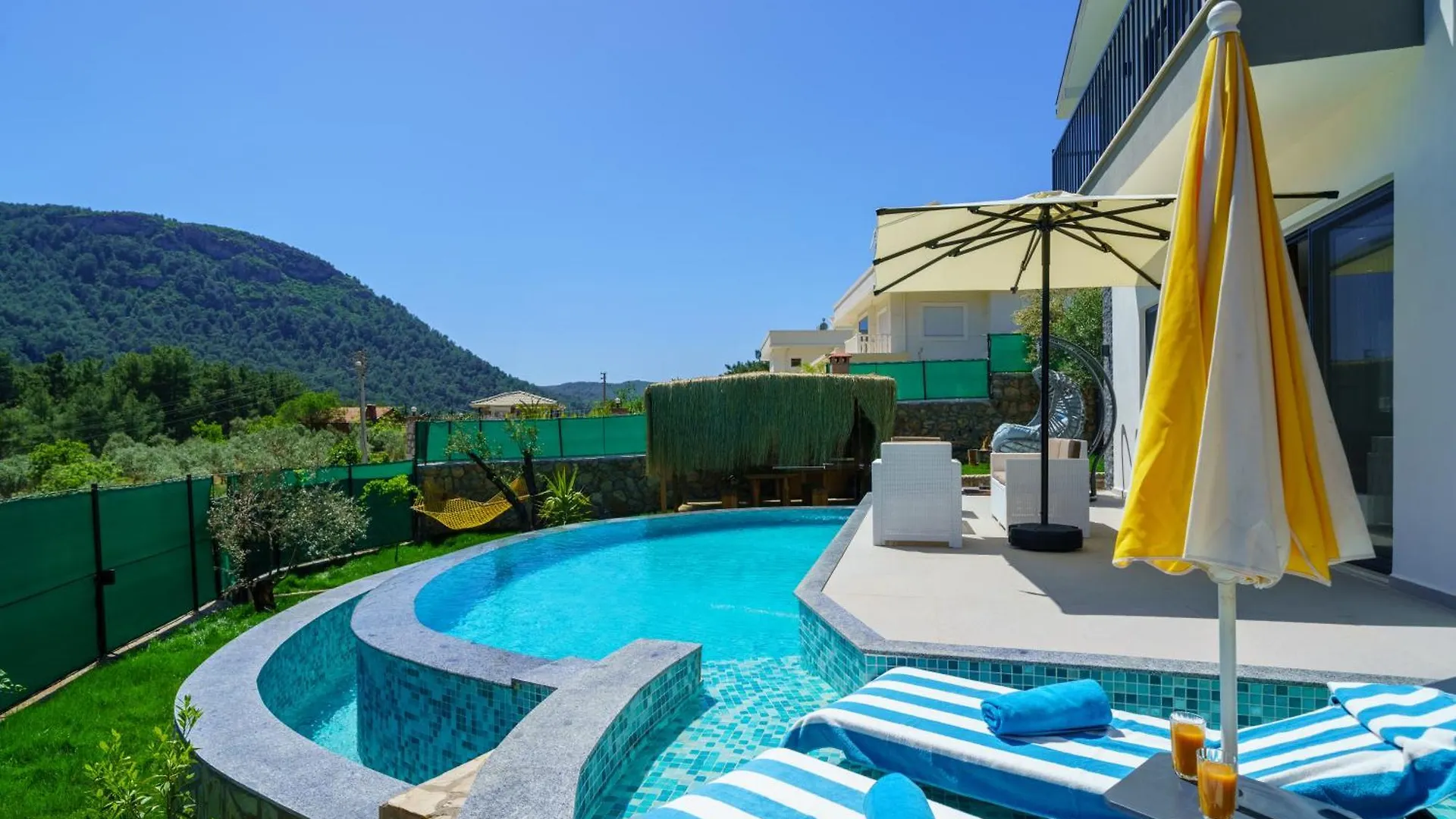 Loop House - Luxury Villa With Pool In Yesiluezuemlue Fethiye