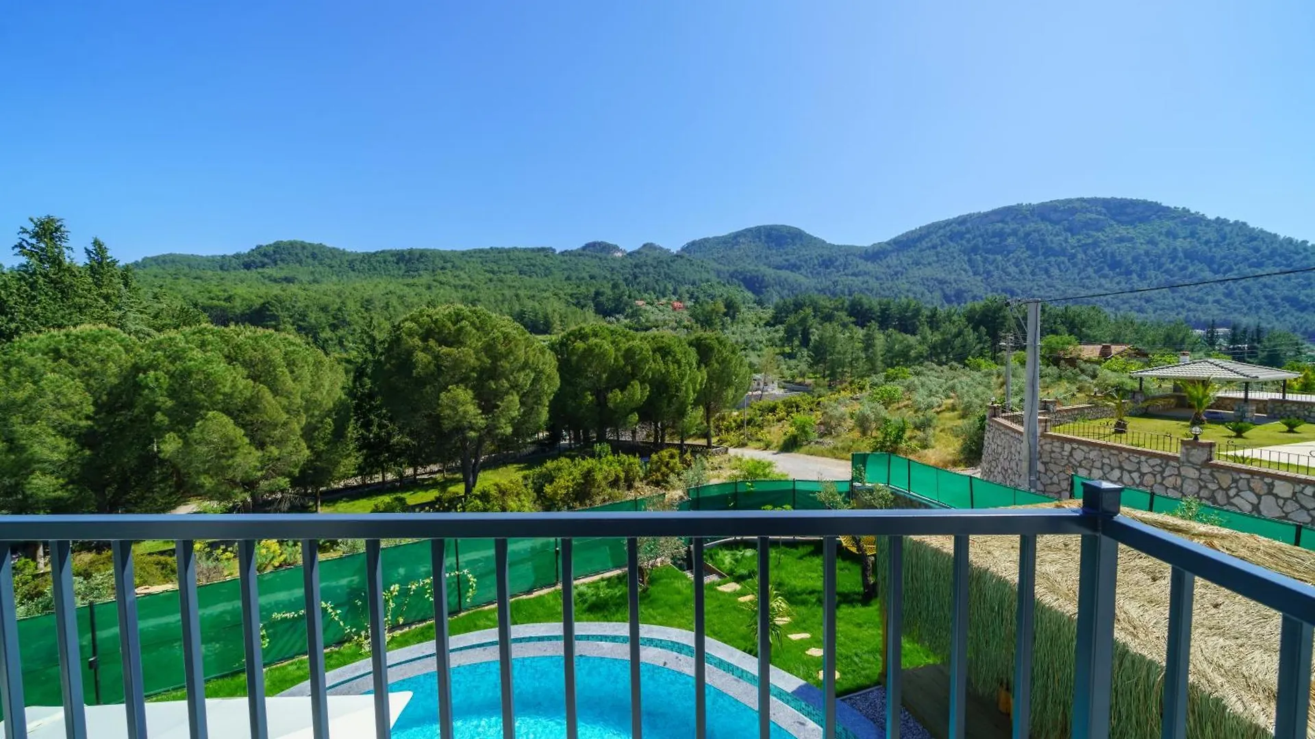 Loop House - Luxury Villa With Pool In Yesiluezuemlue Fethiye